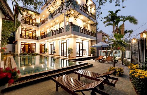 Tra Que Vegetable Village Villa | Tropical Garden & Pool Villa