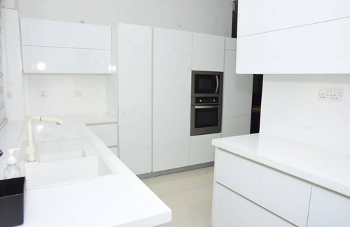 Negombo Villa | Tropical Haven – Fully Air Conditioned Modern Luxury 3 Bed Room Villa in Negombo