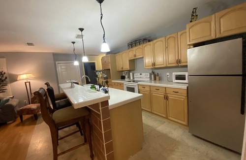 Horton Shores Cottage | Tropical Island Guest House - Minutes from Ocean & Flagler Avenue
