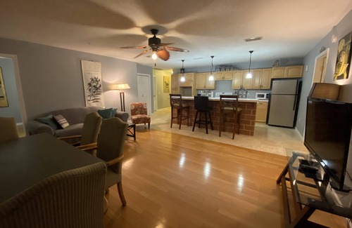 Horton Shores Cottage | Tropical Island Guest House - Minutes from Ocean & Flagler Avenue