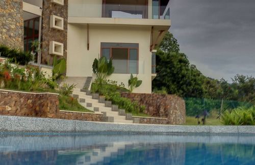 Ranggot Besar Villa | Tropical Island Paradise in tranquil surroundings
