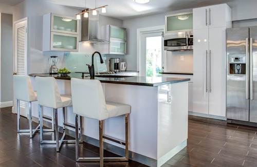 Wilton Manors House | Tropical Oasis heated salt pool & Hot Tub in Wilton Manor
