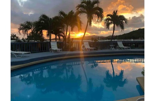Estate East Street Condo | Tropical one bedroom condo steps from pool.