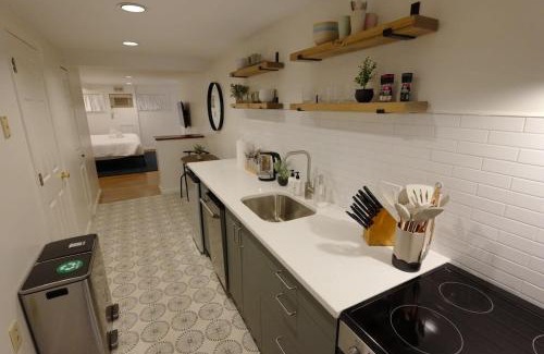 Mount Pleasant Apartment | Tropical Paradise by the Park