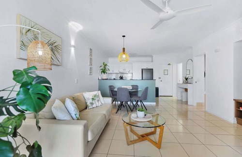 Bungalow Apartment | Tropical Paradise Cairns - 9 Pools,Gym, & BBQ