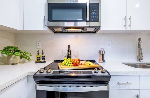 West Little Havana Apartment | Tropical Property- 8 People 2 Bedrooms- Top Location - Parking - Laundry