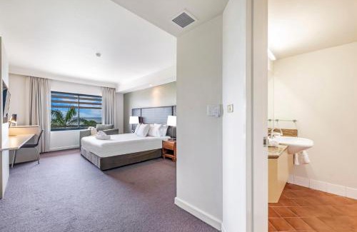 Darwin City Centre Apartment | Tropical Resort Living on Darwin Harbour with Pool