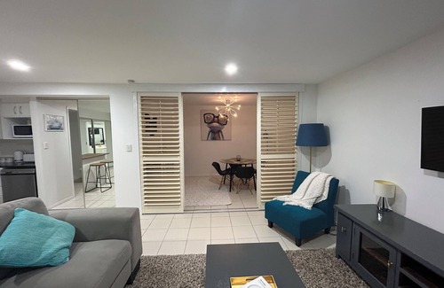 Highland Park Apartment | Tropical Retreat Guest Suite