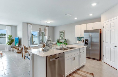 Diplomat House | Tropical Retreat in Cape Coral! Canal View!