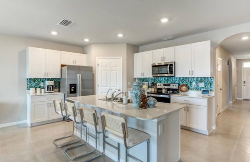 Diplomat House | Tropical Retreat in Cape Coral! Canal View!