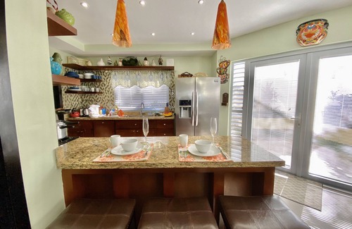 Albion House | Tropical Retreat Villa Miramar