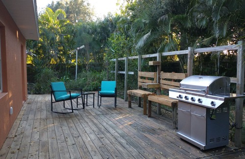 West Melbourne House | Tropical Secluded Jungle Hideaway: Peaceful + Easy Access Downtown and Beaches