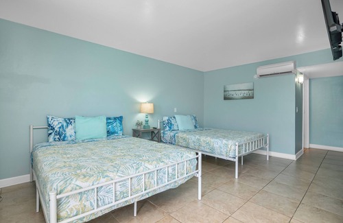 Palm Isles Resort | Tropical Two Queen Bed Room at Fort Myers Beach