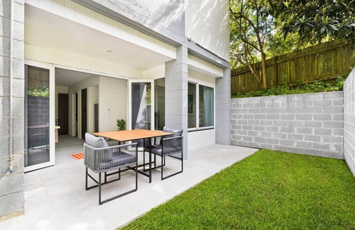 North Manly Apartment | Tropical Vibes in North Manly AC and FREE Parking