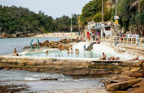 North Manly Apartment | Tropical Vibes in North Manly AC and FREE Parking