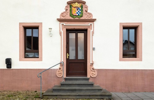 Budesheim Apartment | Tropical Wellness Suite Sauna, whirlpool, TV, BBQ