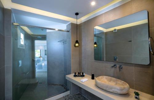 Paradise Hotel | Tropicana Hotel , Suites & Villas Mykonos