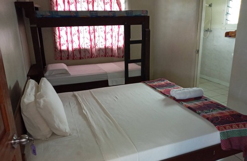 Luganville Hostel | Tropicana Motel & Backpackers