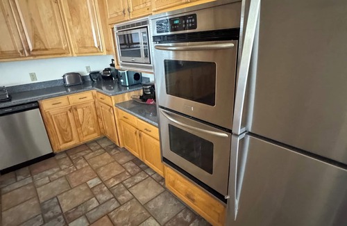 Whitehouse House | Troup TX, 3-bedroom handicapped house with Heated Indoor Pool.