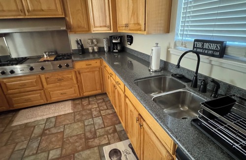 Whitehouse House | Troup TX, 3-bedroom handicapped house with Heated Indoor Pool.