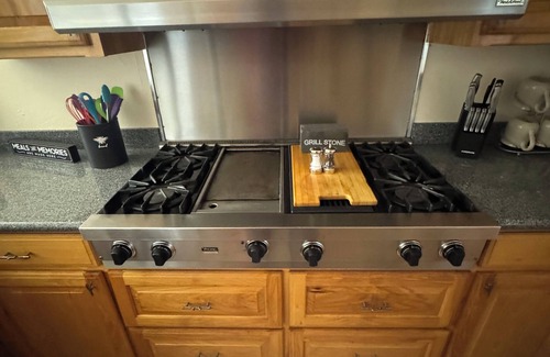 Whitehouse House | Troup TX, 3-bedroom handicapped house with Heated Indoor Pool.