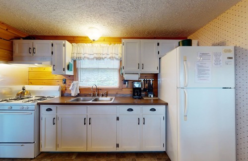 North Lake George Cabin | Trout House Village Resort