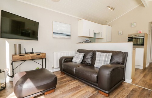 Troutbeck Cottage | TROUTBECK LODGE, pet friendly, with hot tub in Windermere