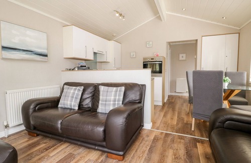 Troutbeck Cottage | TROUTBECK LODGE, pet friendly, with hot tub in Windermere