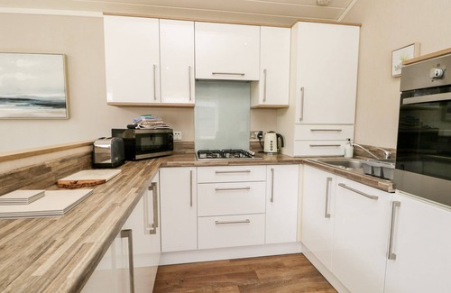 Troutbeck Cottage | TROUTBECK LODGE, pet friendly, with hot tub in Windermere