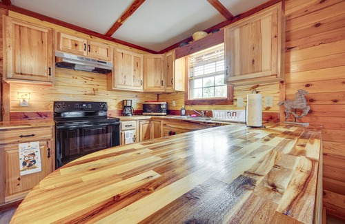 Troy Cabin | Troy Cabin w/River Access: Fish, Kayak & More!