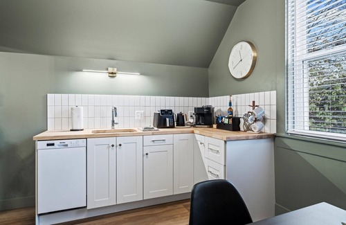 Troy Apartment | Troy House Upstairs Level | Cozy and Chic