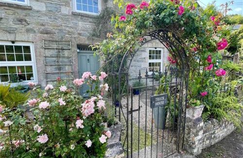 Probus House | Truck House, Luxury accommodation, pet friendly