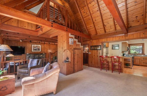Truckee House | Truckee River Paradise, Private Beach, Close to Palisades Tahoe
