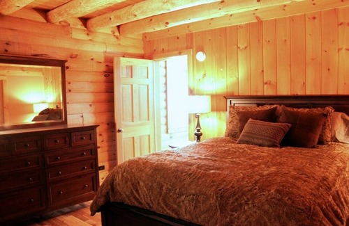 Naples Cabin | True Log Cabin Living at Bristol Mountain - Cabin Culture UNIT B