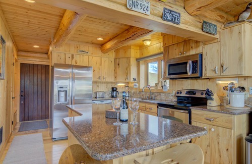 Cameron House | True Montana Log Cabin, Great Hunting/Private Madison River Fishing 3+2.5/YNP