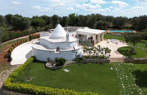 San Michele Salentino Apartment | Trullo dei Sogni con Piscina e Jacuzzi