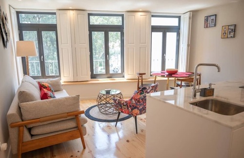 Uniao de Freguesias do Centro Apartment | TRULY PORTO - Beautiful apartment with balcony, pool and garden view located in downtown Porto