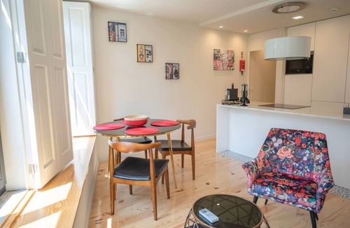 Uniao de Freguesias do Centro Apartment | TRULY PORTO - Beautiful apartment with balcony, pool and garden view located in downtown Porto