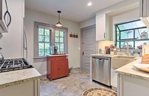 Lynn Cottage | Tryon Historic Cottage Remodeled/Romantic Extras!