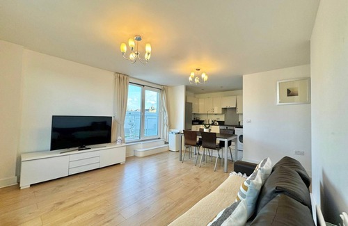 Broad Green Apartment | TTSA - 2 Bedroom Apartment-Croydon-Mayday Hospital