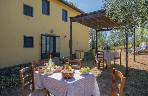 Romola House | Tuscany Bliss: Garden Retreat
