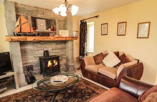 Kenmare Cottage | TUBBRID COTTAGE, family friendly in Kenmare, County Kerry