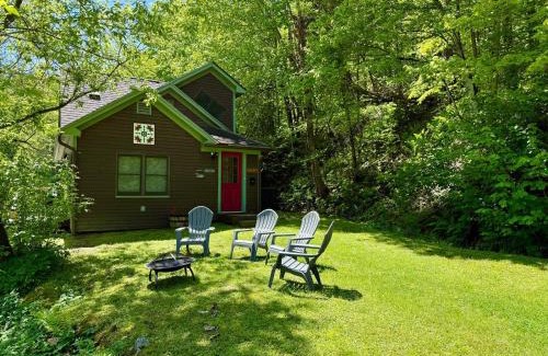 Montgomery Center House | Tubing, Hiking and Jay Peak fun at the Cliff House