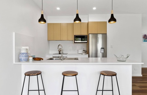 Woolgoolga House | Tucked away but central to shops, restaurants, cafes, pub, clubs, is our modern contemporary house.
