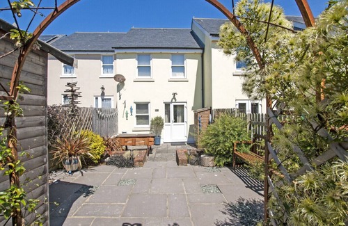 Seaton House | Tucked Away Cottage - Two Bedroom House, Sleeps 4