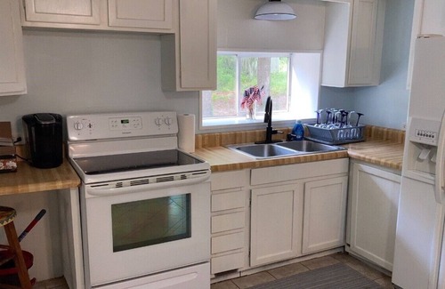 Burton House | Tucked Away Newly Renovated 2 Bedroom/1 Bath, Sleep 8