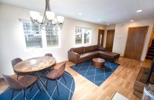 Lower East Side Apartment | Tucked Away Off Brady - 4 Beds