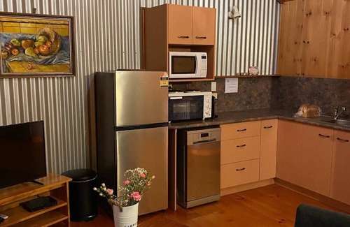 Rathdowney Cottage | Tuckeroo Cottages - Kookaburra Cottage