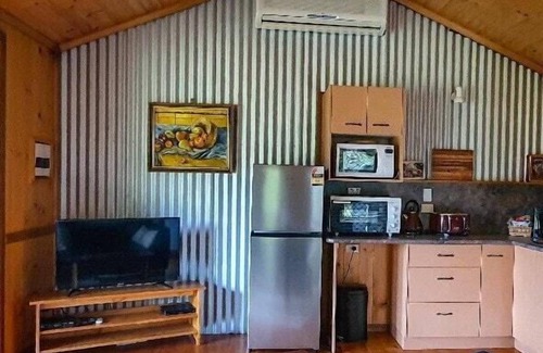 Rathdowney Cottage | Tuckeroo Cottages - Kookaburra Cottage