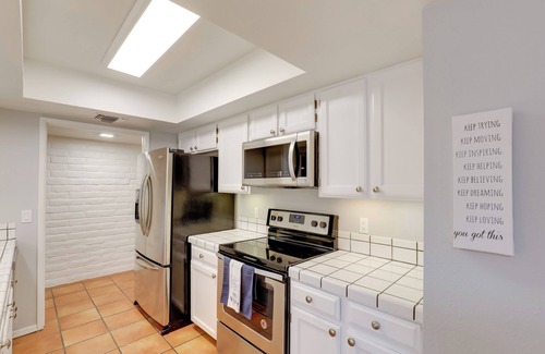 Catalina Del Rey House | Tucson Townhome w/Private Patio & Mtn Views!